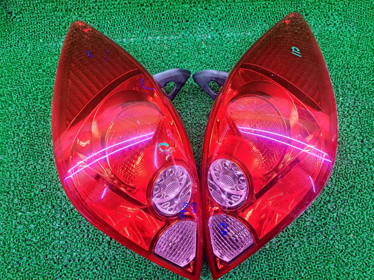 1030 日産 ティーダ C11 純正 テールランプ 左右セット テールライト 右 左 レンズ RH LH拍卖