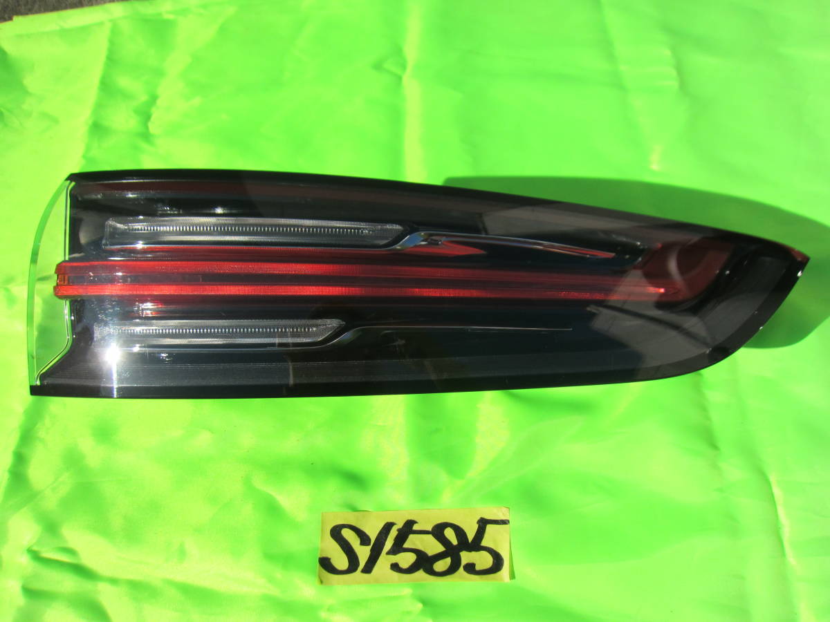 Porsche ポルシェ カイエン 純正 テールライト テールランプ 右 9Y0945096H S1585 拍卖