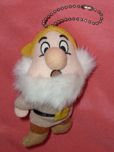 激レア!ディズニー 白雪姫 7人のこびと キャラクター ぬいぐるみキーチェーン(くしゃみ)拍卖