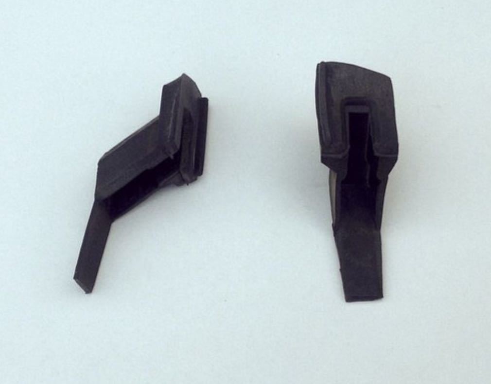 1959-60インパラハードトップクーペアッパードアウィンドーストップ左右セット。インパラドアガラスアッパーウィンドゥストップシボレー拍卖