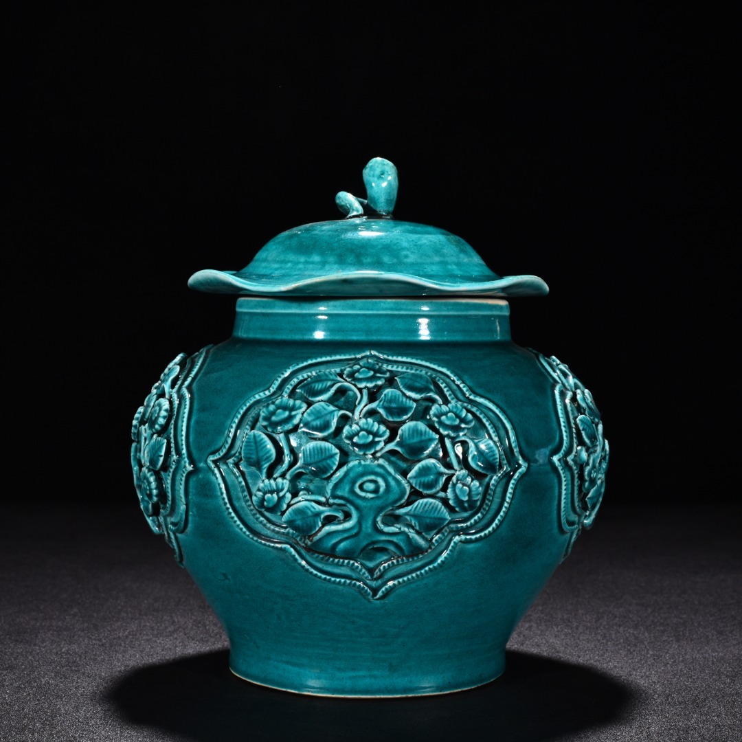 元孔雀緑釉 貼塑 花卉文荷葉罐 唐物 陶磁器 中国美術 工芸品 HB840拍卖