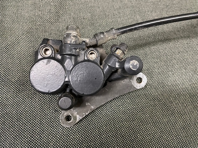 ホンダ HONDA CBX250S MC12 フロントキャリパー 固着有 ホースRS125 ジャック扱い拍卖