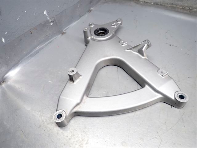 βEL09-3 スズキ スカイウェイブ250SS-3 CJ46A (H21年式) 純正 スイングアーム マフラーステー 曲り無し!拍卖