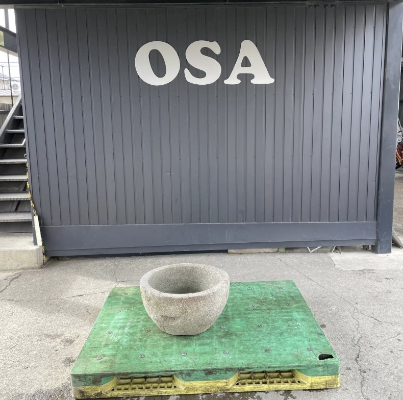 *□岐阜発 1.石臼 / 水鉢/庭石/餅つき/イベント/古民具/メダカ鉢/睡蓮鉢/外径約550mm/高さ約290mm/内径約450mm/中古品 R5.2/18□拍卖