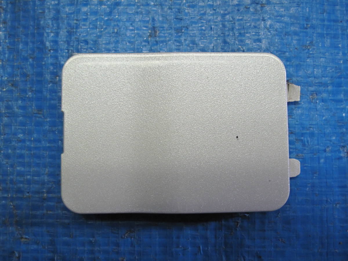 G ダイハツ タント L375S L385S 純正 フロントバンパー 牽引フックカバー 52127-B2340拍卖