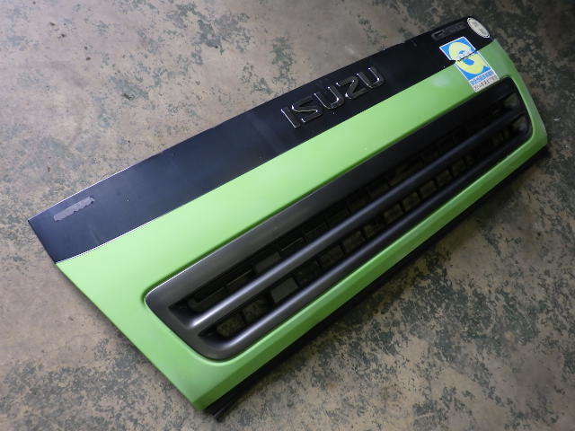 # 81213-62-260-8 ★ いすゞ ギガ フロントパネル リット KL-CYJ51V3拍卖