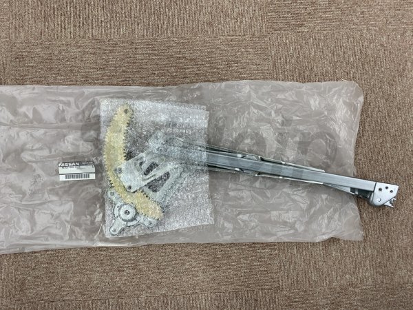 【希少未使用】日産 純正 C33 ローレル 純正 フロント ドア ウインドウ レギュレーター パワーウィンドウ 右 運転席側 RH HC33 NISSAN 新品拍卖