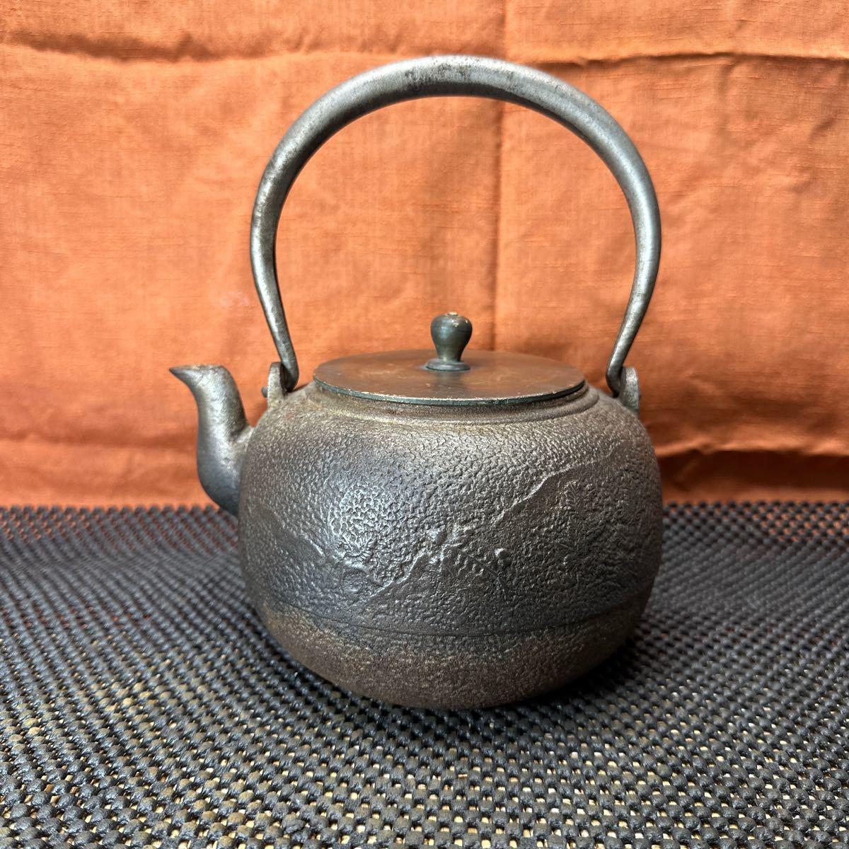 鉄瓶 茶道具 銅蓋 松.鶴.亀図 大光瓶銘拍卖