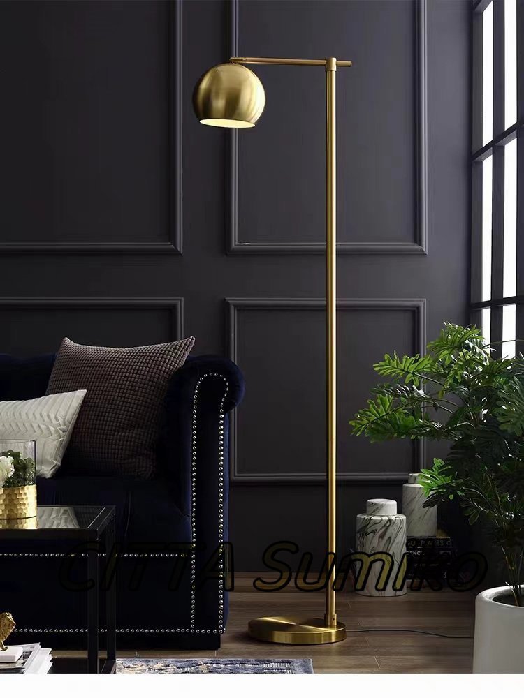 超人気 北欧風フロアランプ 高級真鍮色 リビング用ランプ 寝室用ランプ ベッドサイドランプ フットスイッチ 装飾品 インテリア拍卖