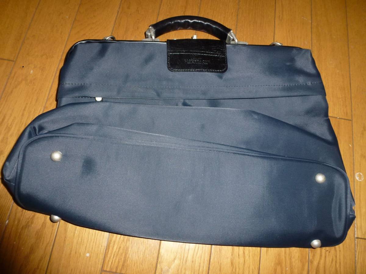 新古品 書類カバン 黒に近い青 縦33cm 横40cm 幅20cm拍卖