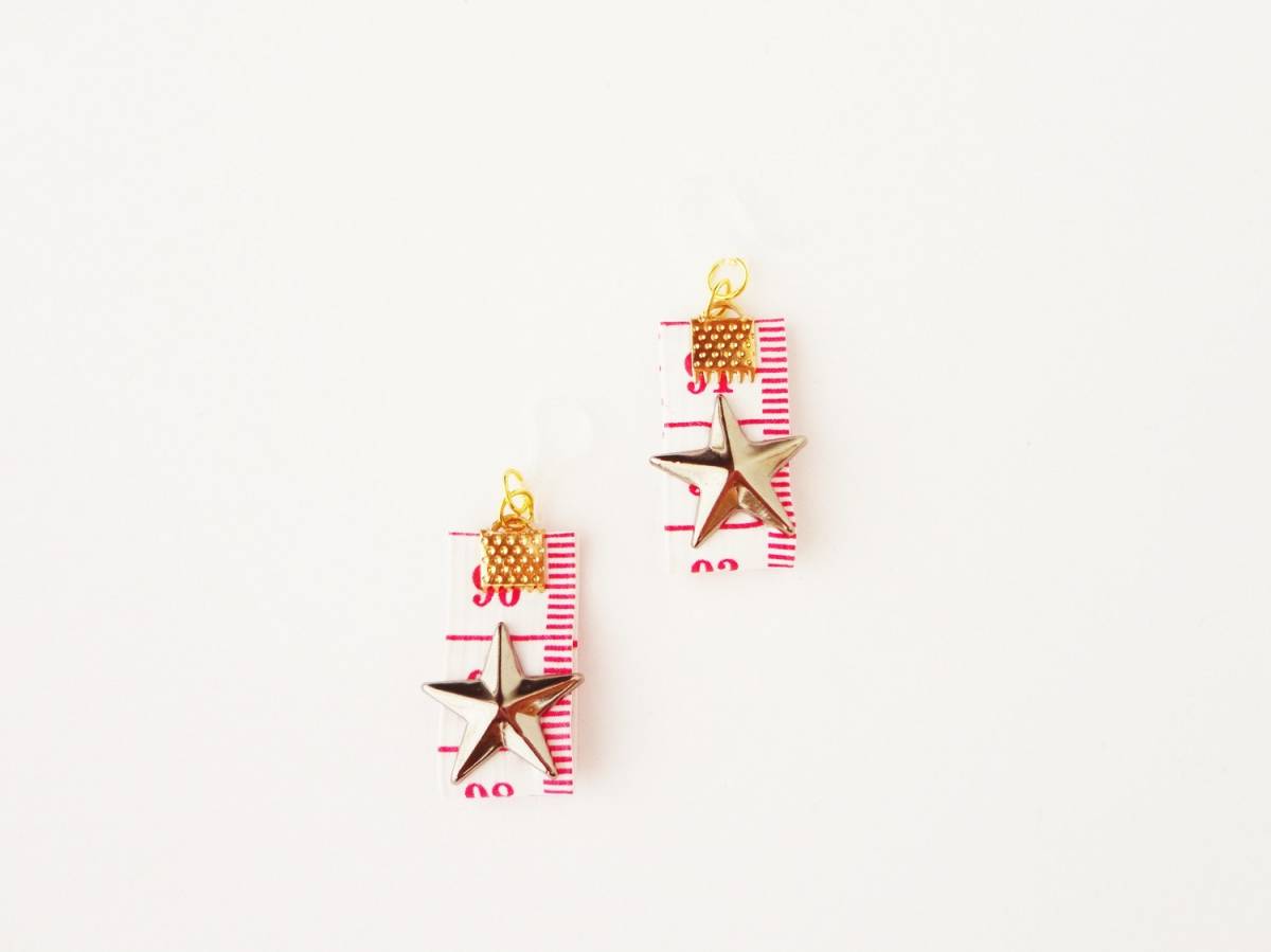 ※樹脂フック※とっても可愛いメジャーなピアス*白*ホワイト*ハンドメイド*160拍卖