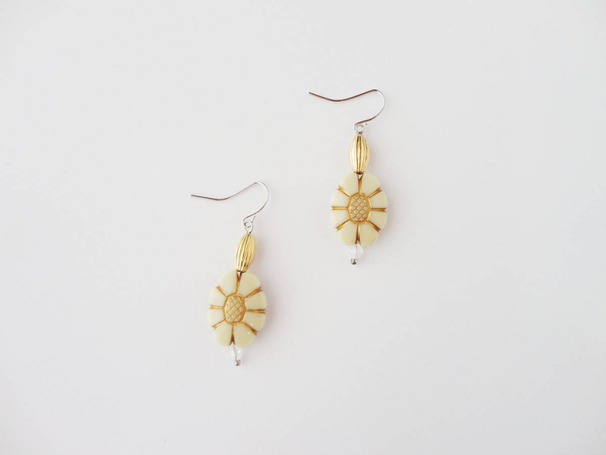 レトロな雰囲気がかわいいピアス*ハンドメイド*110拍卖