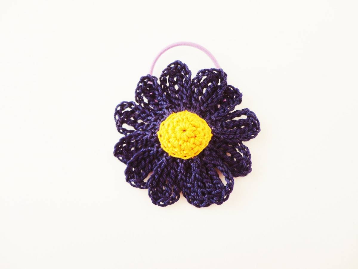 立体感がかわいいお花のヘアゴム*紺*ハンドメイド*121*カモミール*ネイビー拍卖