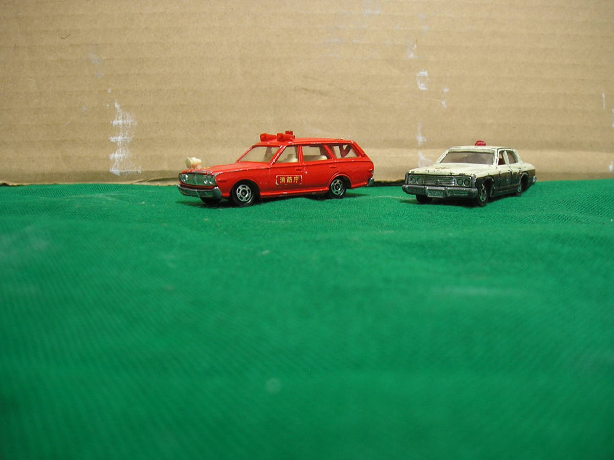 Tomica ◆ 1974年 ◆ 消防パトカ- ・ 警察パトカ- ◆ 2台 【保管 棚P】拍卖