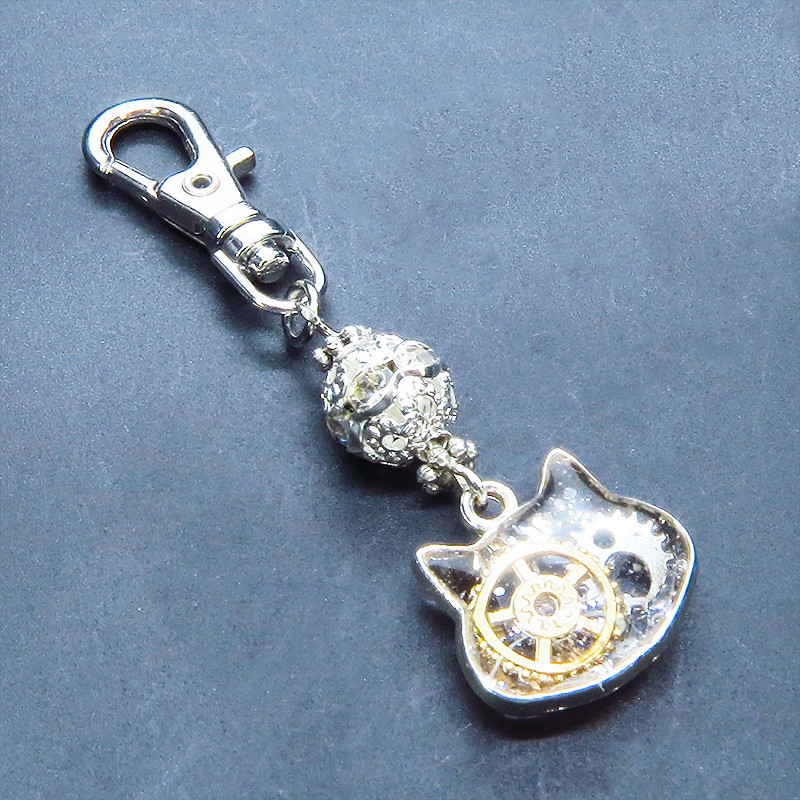 シルバーカラー 猫フェイスに歯車を封入した可愛いキーホルダー レジン スチームパンク風 金具変更可拍卖