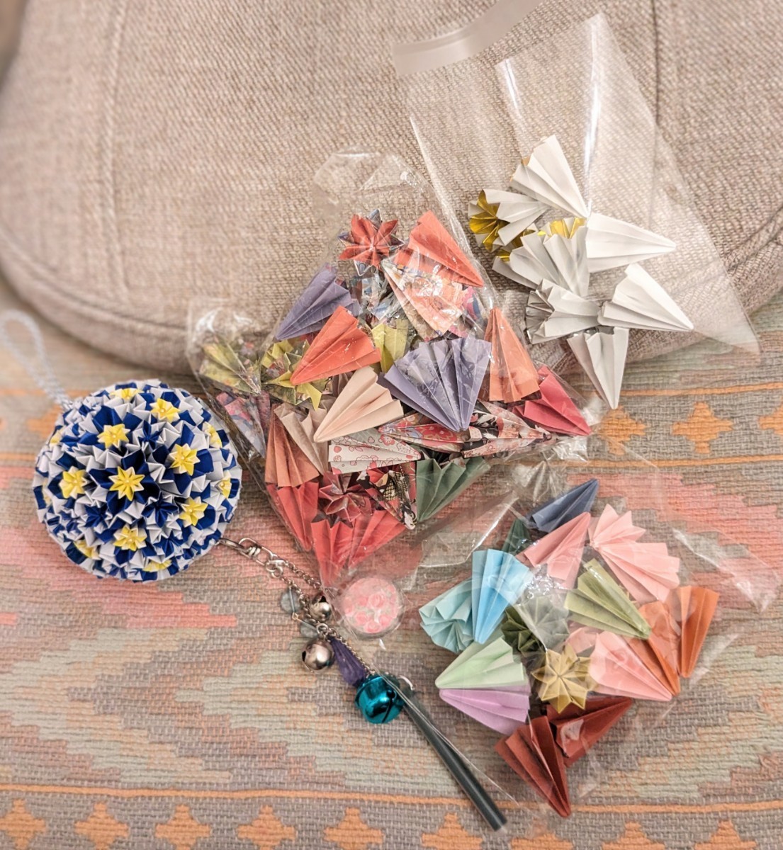 ④くす玉【手まり型】完成品☆綺麗☆くす玉【中・径7〜9cm】2個キット/フォトフレーム/鈴/タッセル/カニカンフック着脱可☆願掛け☆御多幸拍卖