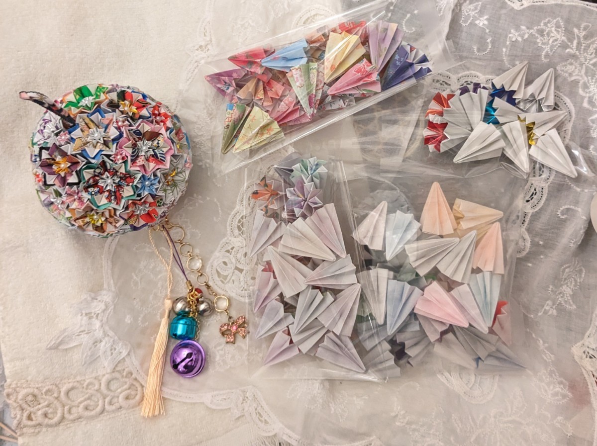 ⑤くす玉【手まり型】完成品☆綺麗☆くす玉【中・径7〜9cm】2個キット/鈴/タッセル/ガラスチャーム/カニカンフック着脱可☆願掛け☆御多幸拍卖