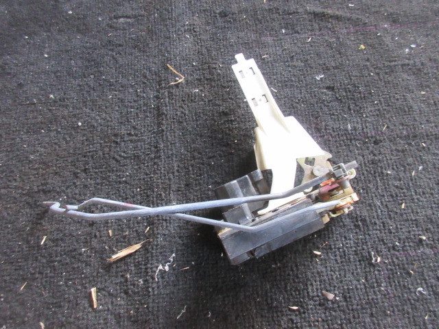 ★18R6A7474 キャデラックエルドラド 純正右側ドアロック 修理やストック等に拍卖