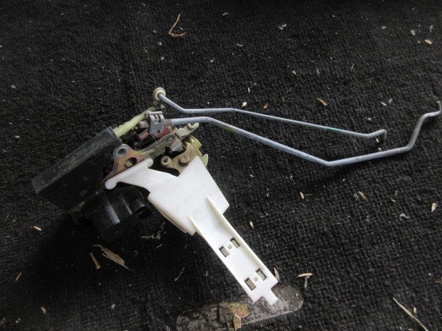 ★⑱R6A7475 キャデラックエルドラド 純正左側ドアロック 修理やストック等に拍卖