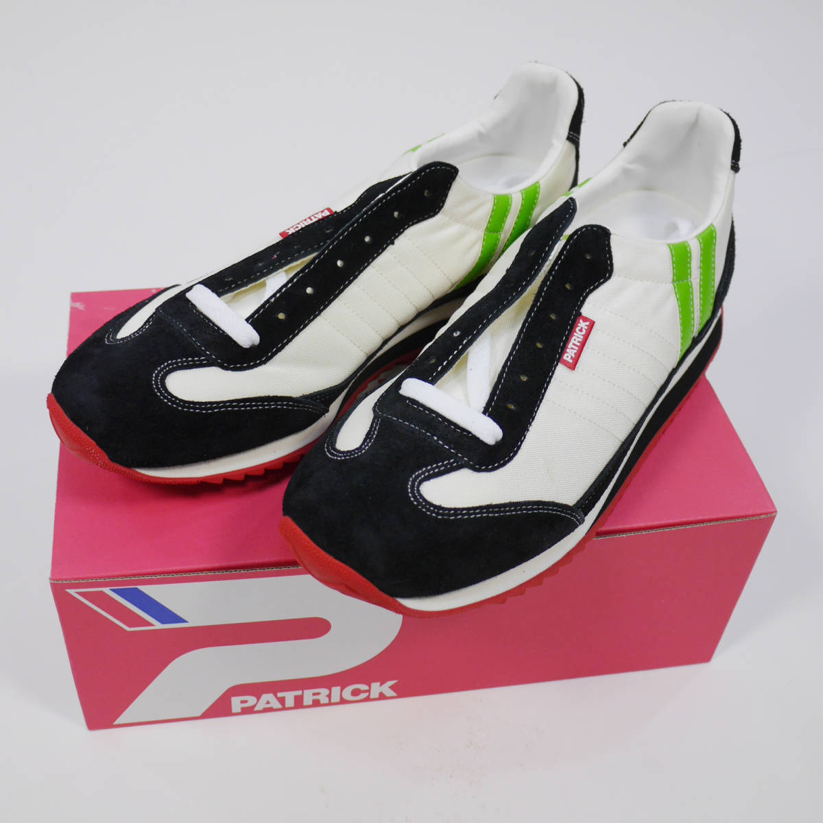 【新品・未使用・送料込み】パトリック PATRICK マラソン MARATHON 94190 LDYBG 42サイズ 人気カラー 日本製 ホワイト ブラック グリーン拍卖