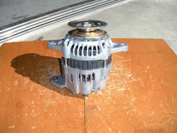 三菱重工、フォークリフト/トラクター/ブルドーザー/ホイルローダー用オルタネーター(ダイナモ)リビルト品 A7TA0483,32A68-00400拍卖