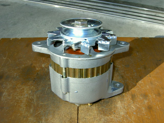 石川島芝浦(石芝)、トラクター/井関農機、イセキトラクター用オルタネーター(ダイナモ)リビルト品 LR135-70~B、18504-6130拍卖