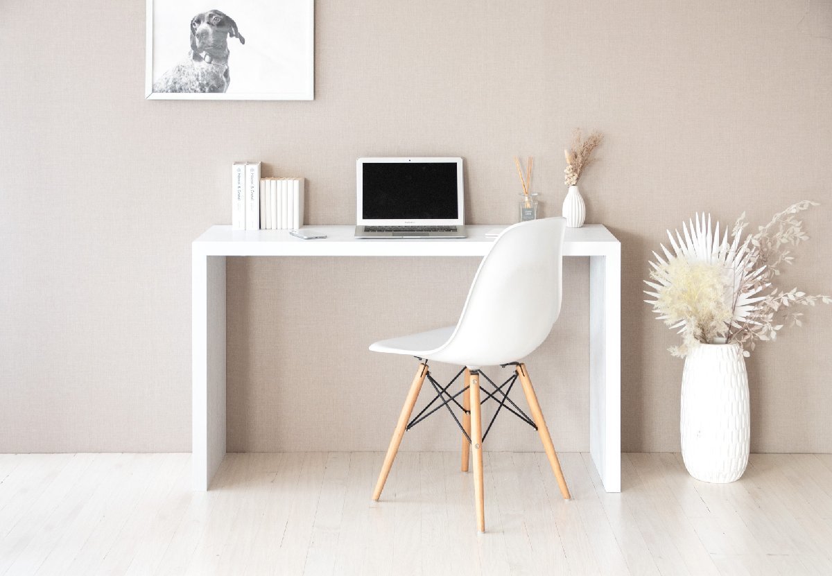 すっきりとした直線のコの字型の木製デスク 幅120奥行40高さ72cm ホワイト色拍卖