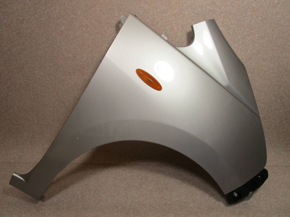 ムーヴ LA100S フェンダーパネル 右 S28 ブライトシルバーメタリック 個人宅可拍卖