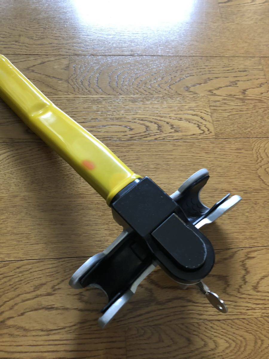 ハンドルロック ステアリングロック 車上荒らし 盗難 窃盗 防犯に拍卖