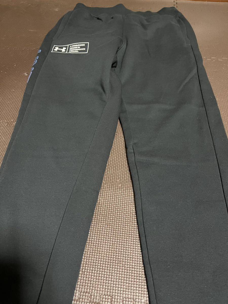 新品UNDER ARMOURスウェット黒、ロゴ白、ラインロゴグラデーション、ウォーマーストレッチパンツ サイズMD拍卖