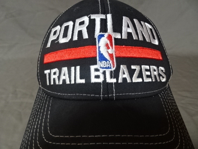 激レア USA購入 アディダス製 NBAバスケ ポートランド トレイルブレイザーズ【Portland TrailBlazers】ロゴ刺繍入りキャップ 黒 中古良品拍卖