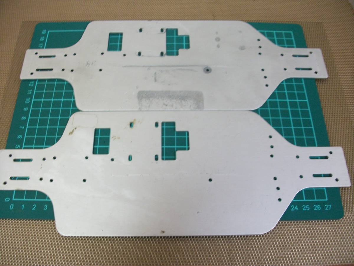 ☆【激安】京商? メーカ-不明 アルミメインシャ-シ 2点 中古 詳細不明 1800円スタ-ト 一応ジャンク扱 送料一律!拍卖