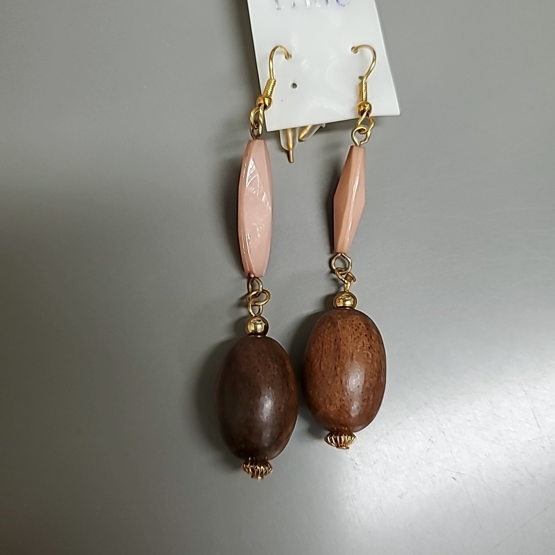 新品 ピアス ゴールド どんぐり型 ゆれる 大人可愛 レディース 未使用 美品 拍卖