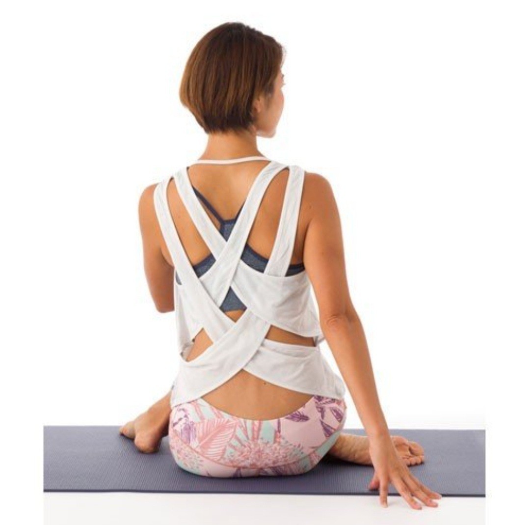 ☆Real Stone ヨガ ウェア トップス 白☆送料230円☆リアルストーン バック デザイン ホワイト☆定価7150円 可愛い スポーツ タンクトップ拍卖