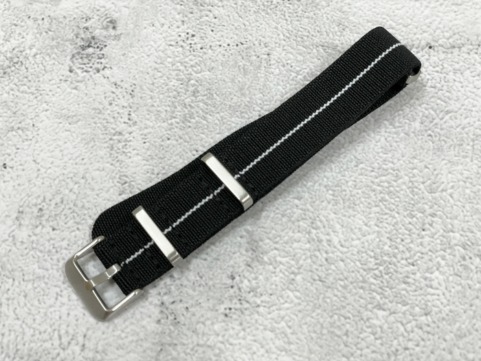 ラグサイズ:22mm NATO 腕時計ベルト 伸縮素材 ファブリック ストラップ カラー:ブラック/ホワイト ナイロン ゴムバンド TF02拍卖