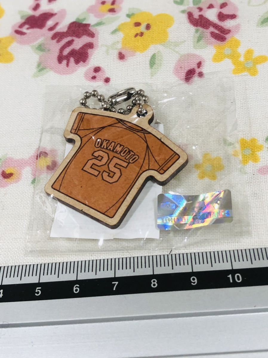 読売ジャイアンツ 巨人 木製ユニフォームキーホルダー 岡本和真拍卖