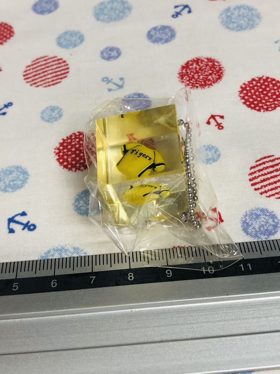 阪神タイガース クリスタルキーチェーン イエローユニフォーム拍卖