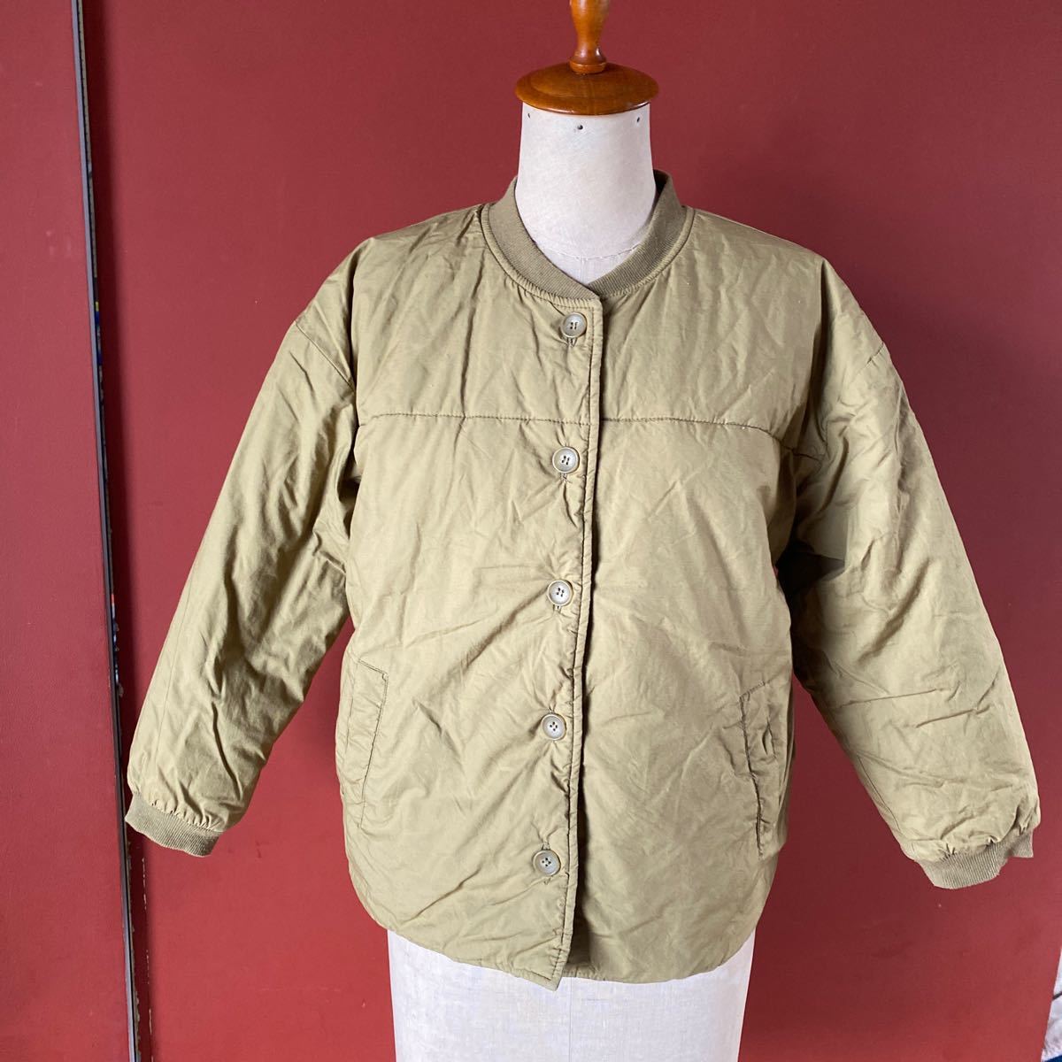 セール 即決1円 MARKEY'S マーキーズ アウターキッズ140cm 男女兼用コートアウターミリタリーデザインノーカラーキルトジャケット カーキ拍卖