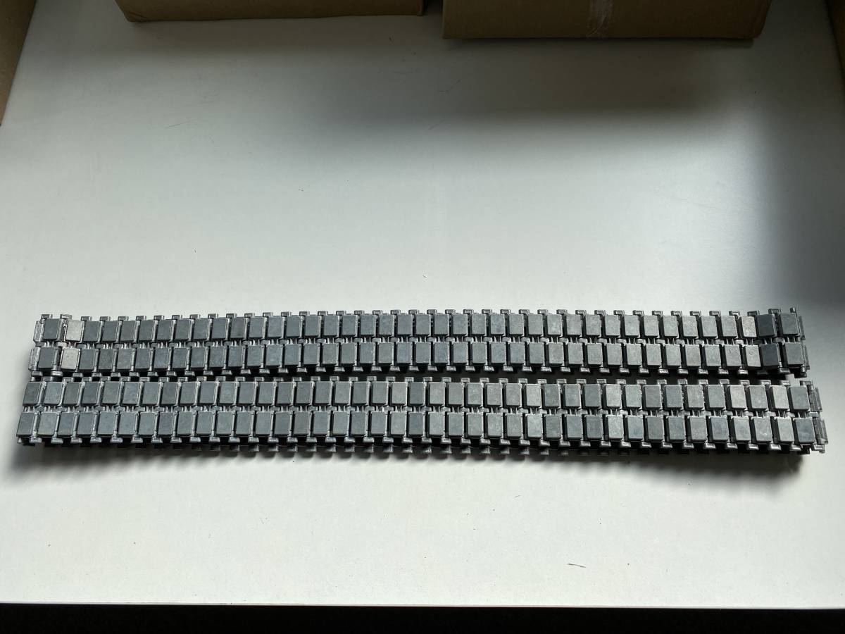 FW2 ヘンロン 1/16 3889-1レオパルド2A6用メタル履帯 飾り用 走行不可 説明欄を必ずお読みください。拍卖