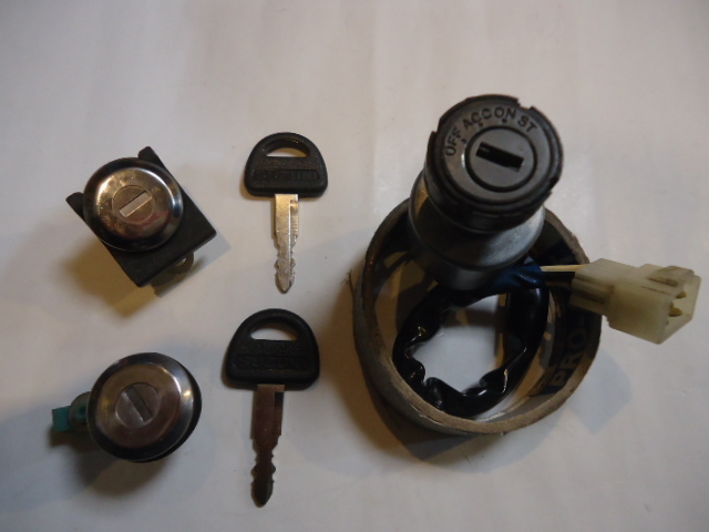 スズキ ジムニー sj40 ? SJ30前期用? sj10? ACC付 イグニッションスイッチ キーシリンダー 分解有りドアシリンダー左右 拍卖