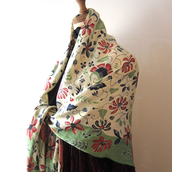 色柄の素敵な 薄手 大判シルクスカーフ拍卖