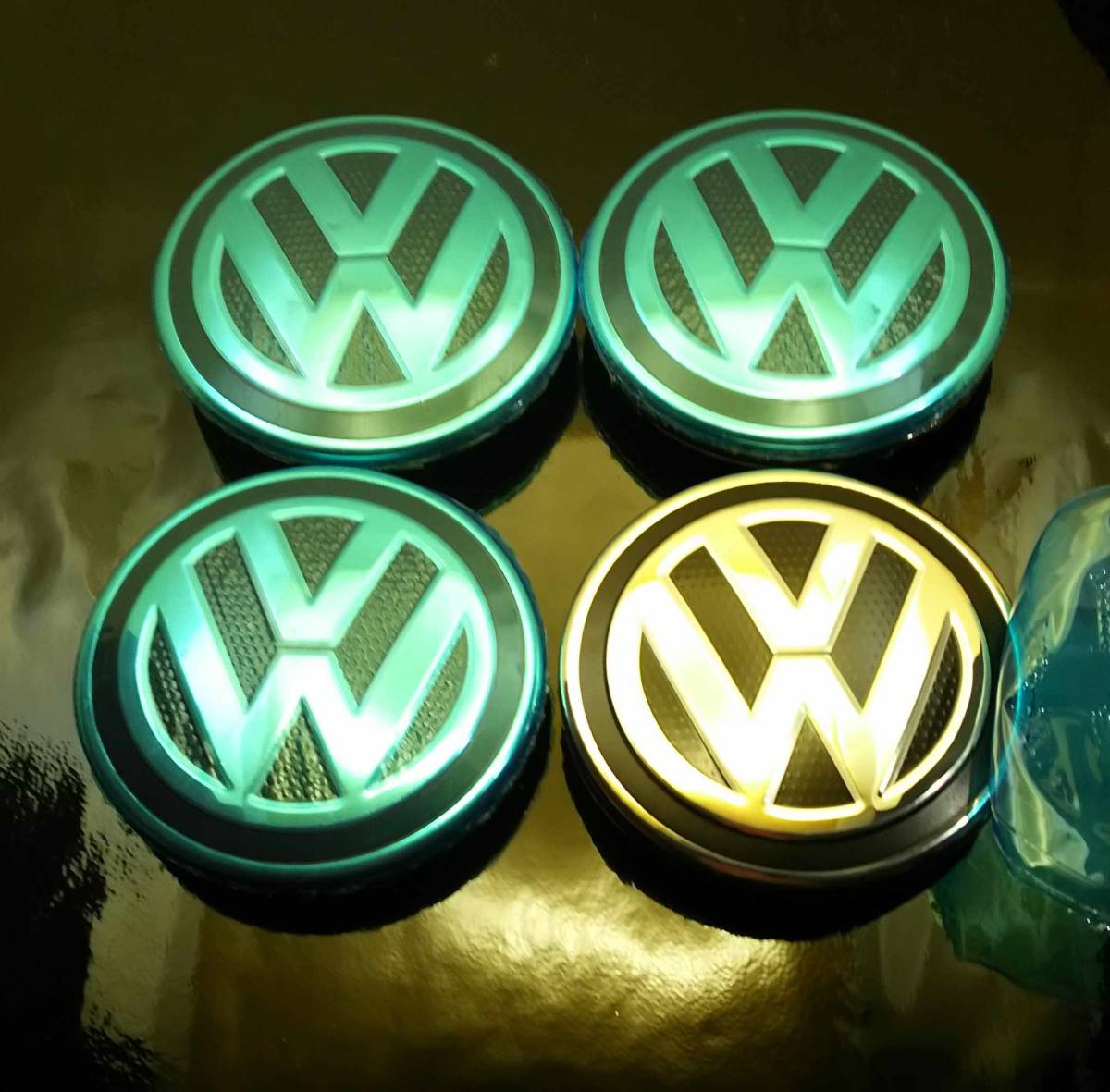 VW フォルクスワーゲン ホイールキャップ 65mm NEW黒銀 4こ パサート アップ タイプⅱ アルテオン シロッコ シャラン トゥアレグ拍卖
