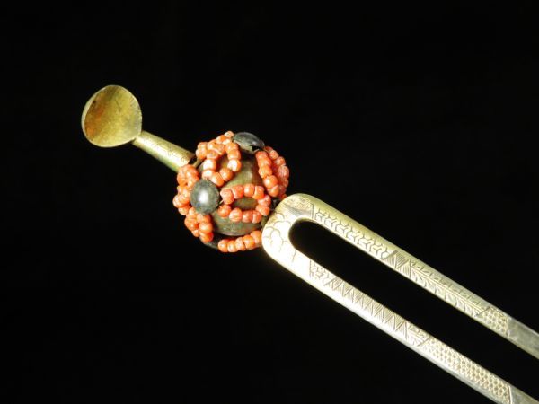 【6847】和装小物 (明治・大正・昭和) 銀細工 珊瑚 網 花弁紋 かんざし 重量16g(初品・買取品)拍卖