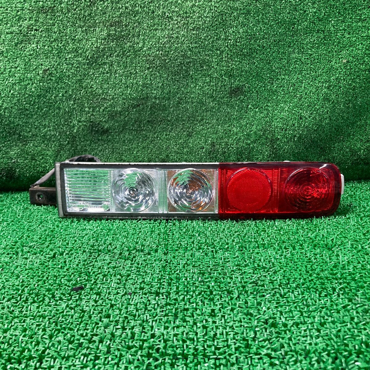 ♪♪キューブ YZ11 右 テールランプ テールライト ICHIKOH D015 (W0338)♪♪拍卖