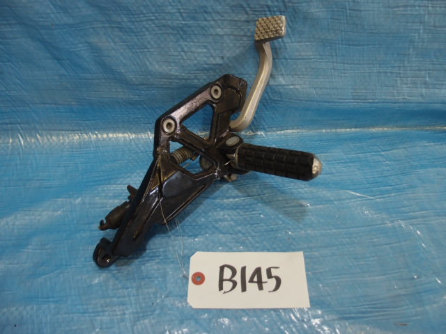 カワサキZZR100C ステップ右とブレーキペダル 倉庫内にて長期保管されていた部品☆彡拍卖