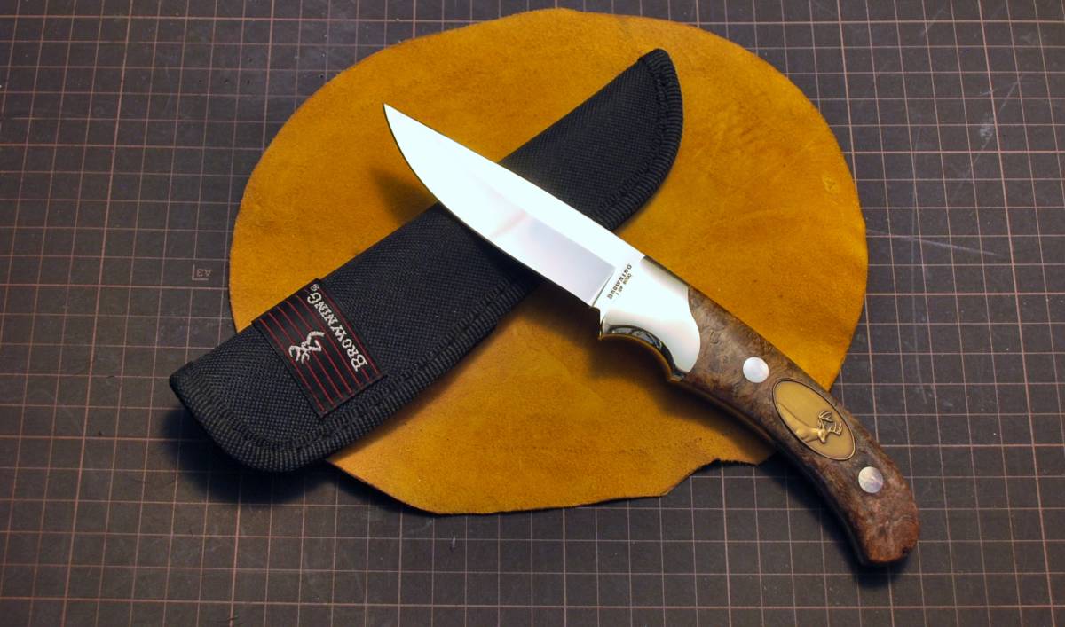 BrownigModelNo.27Hunting Knives.AUS-8Stainless Steel Blade:90mm.Nickel Silver口金・ブロンズ鹿模様入ハンドル・ケース付拍卖