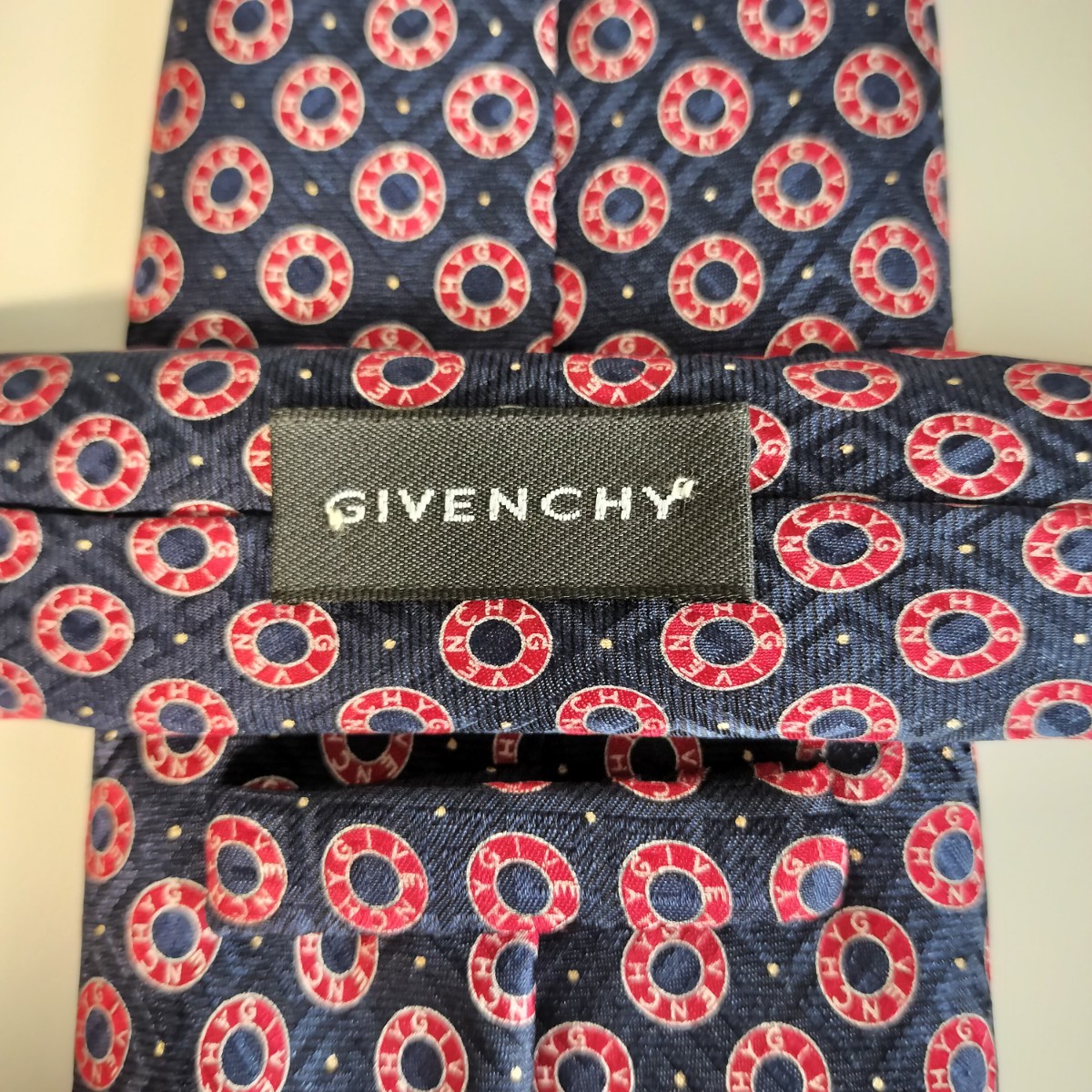 ジバンシィ (GIVENCHY)ジバンシー紺赤ブランド名丸ネクタイ拍卖