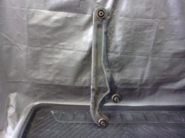 【2676】エブリィ DA64V 2014年式 K6A 4WD AT ABS付き 右リアロアアーム 右後ろロアアーム拍卖