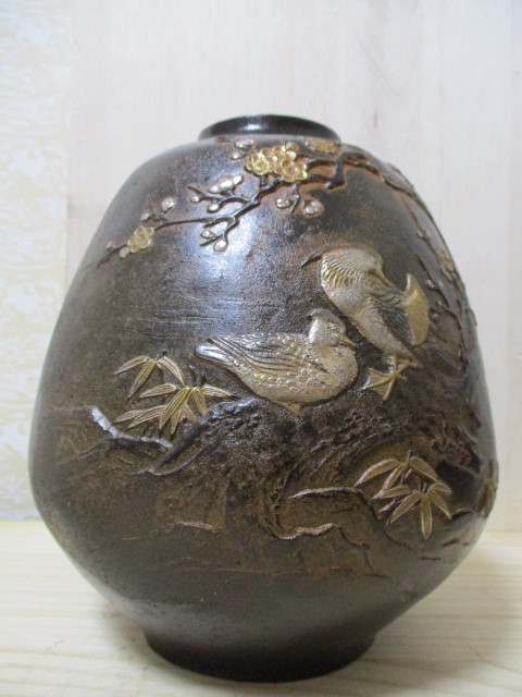 K99-911W 花瓶 龍仙作 梅竹鴛鴦柄 銅製 中古 高さ約21.8cm (T23 左)拍卖