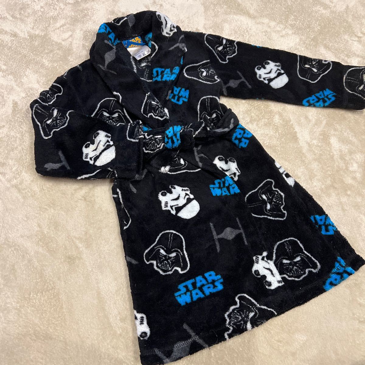 【スターウォーズ】黒 フリース?バスローブ パジャマにも 4歳位 100?拍卖